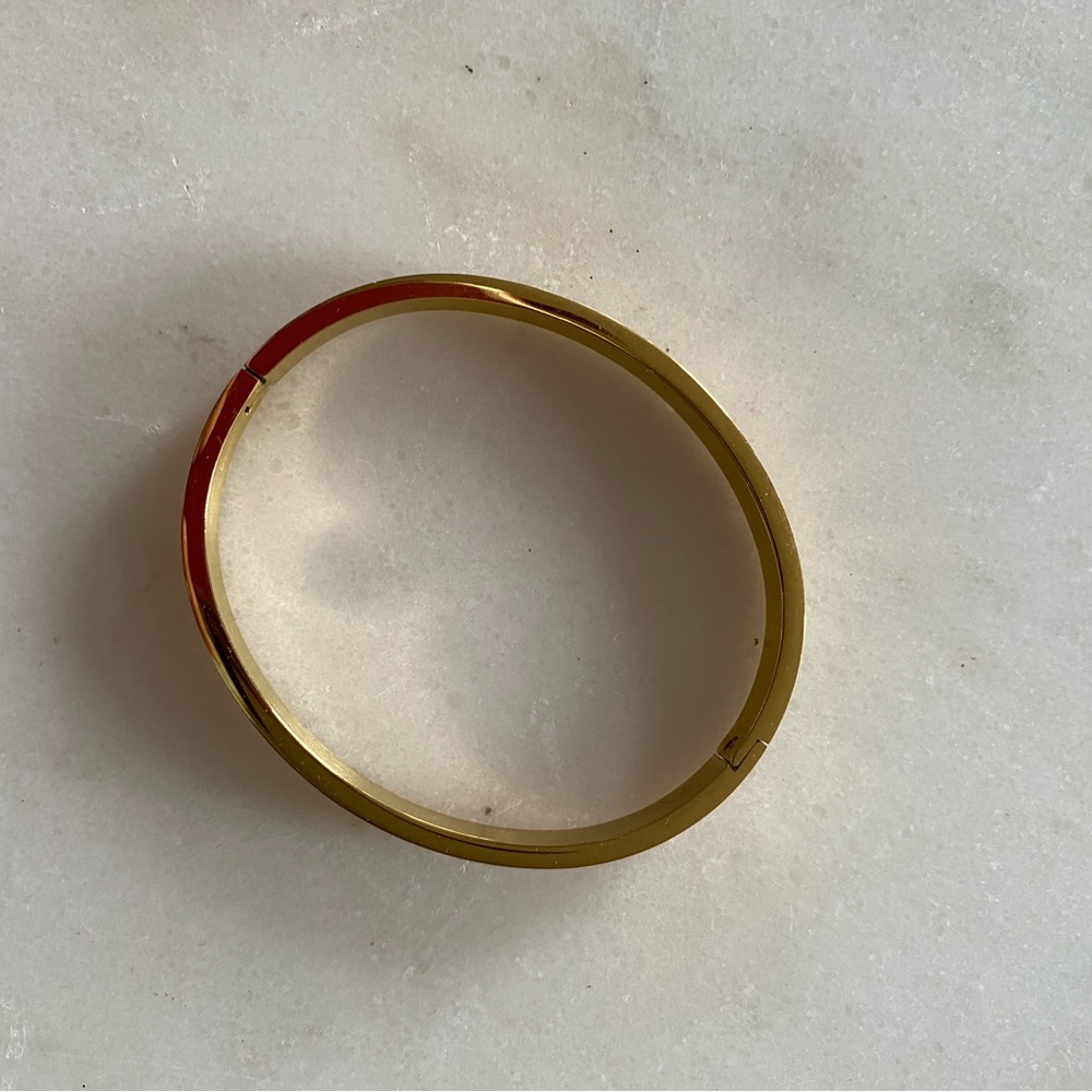 Elegant Gold Bangle Bracelet Roman Numerals
